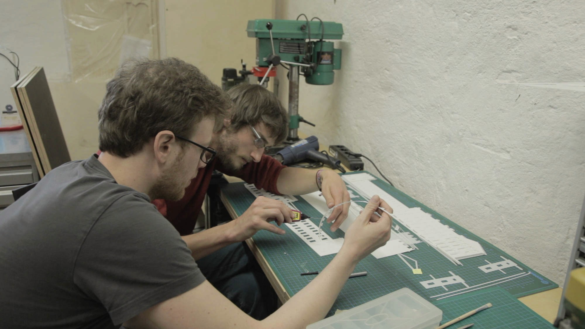 Transkutan - analogue architecture projection mapping