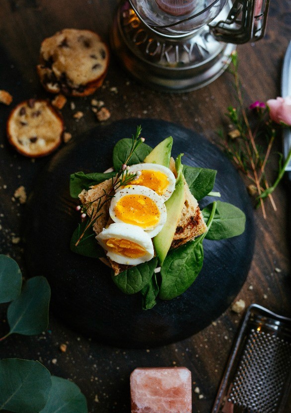 avocado toast with egg