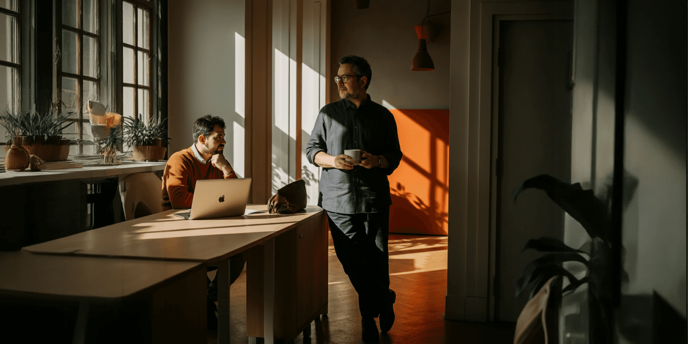 Luut Stuudio creative team workspace and agency atmosphere – minimalist design studio.