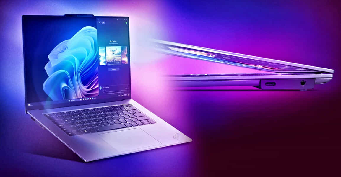 Lenovo ThinkPad X9‑14 med Windows 11 på skærmen, elegant sølvgrå design og slankt tastatur – ideel til professionelt arbejde og høj mobilitet.