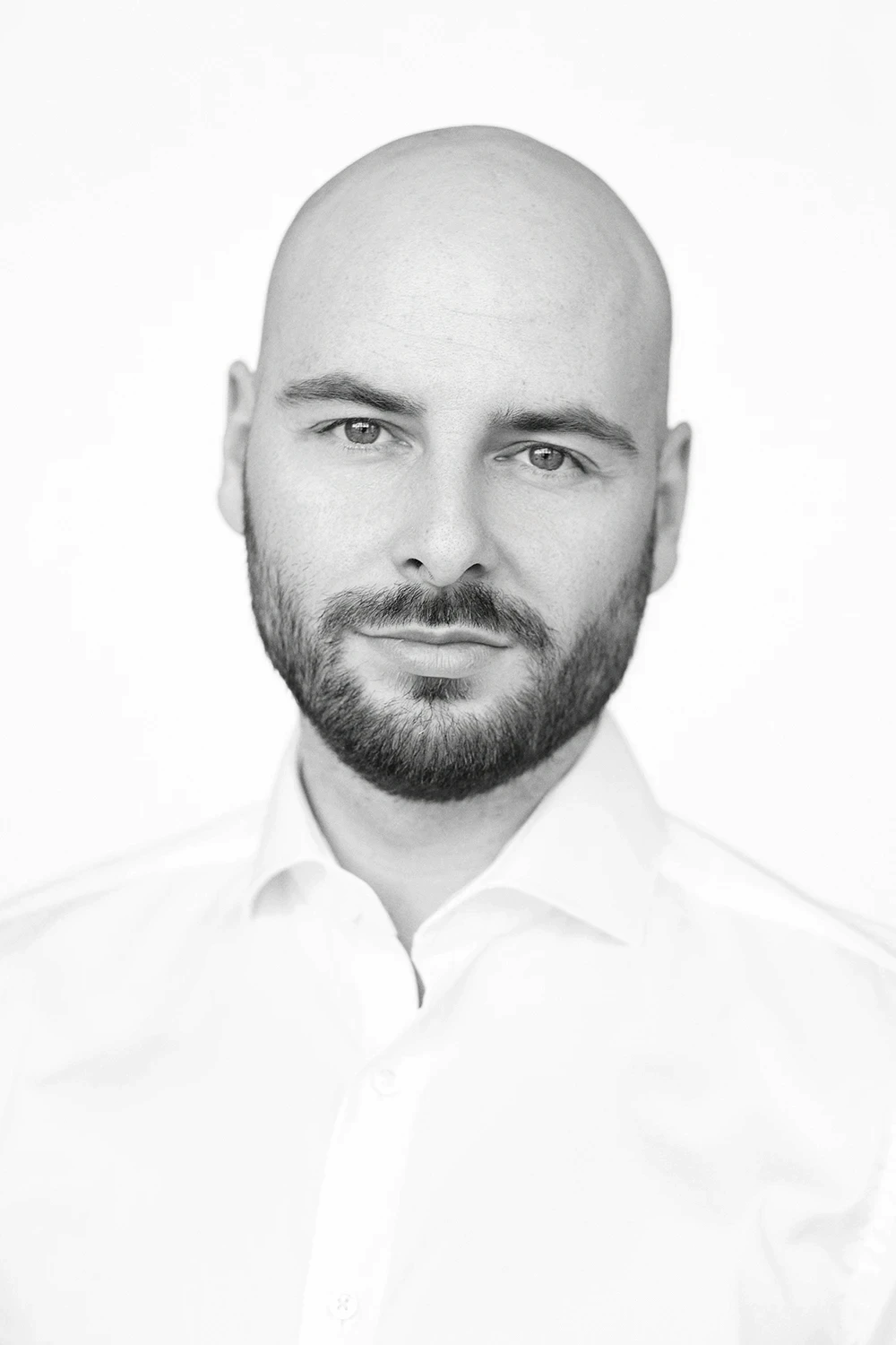Lukas Business Headshot weißes Hemd - Corporate Portrait Fotostudio Erfurt