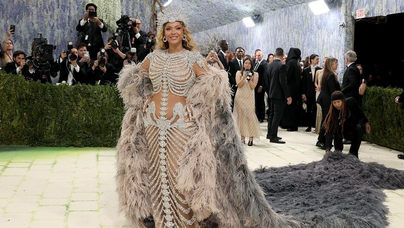 Met Gala 2026: Beyoncé Wears Bejeweled Skeletal Dress