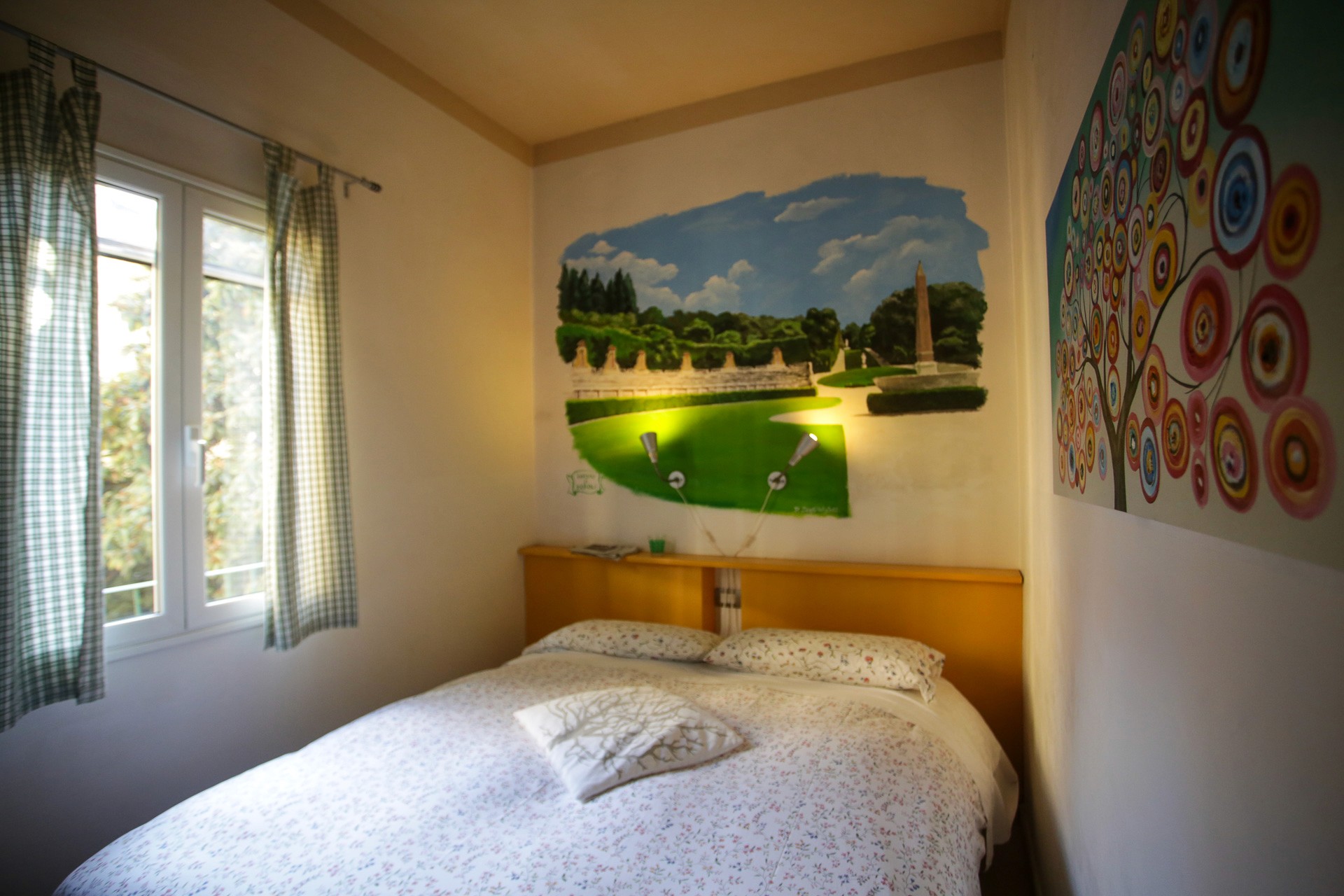 Immagine della camera da letto al piano di sotto