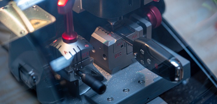 Automotive locksmith machine duplicating a transponder car key