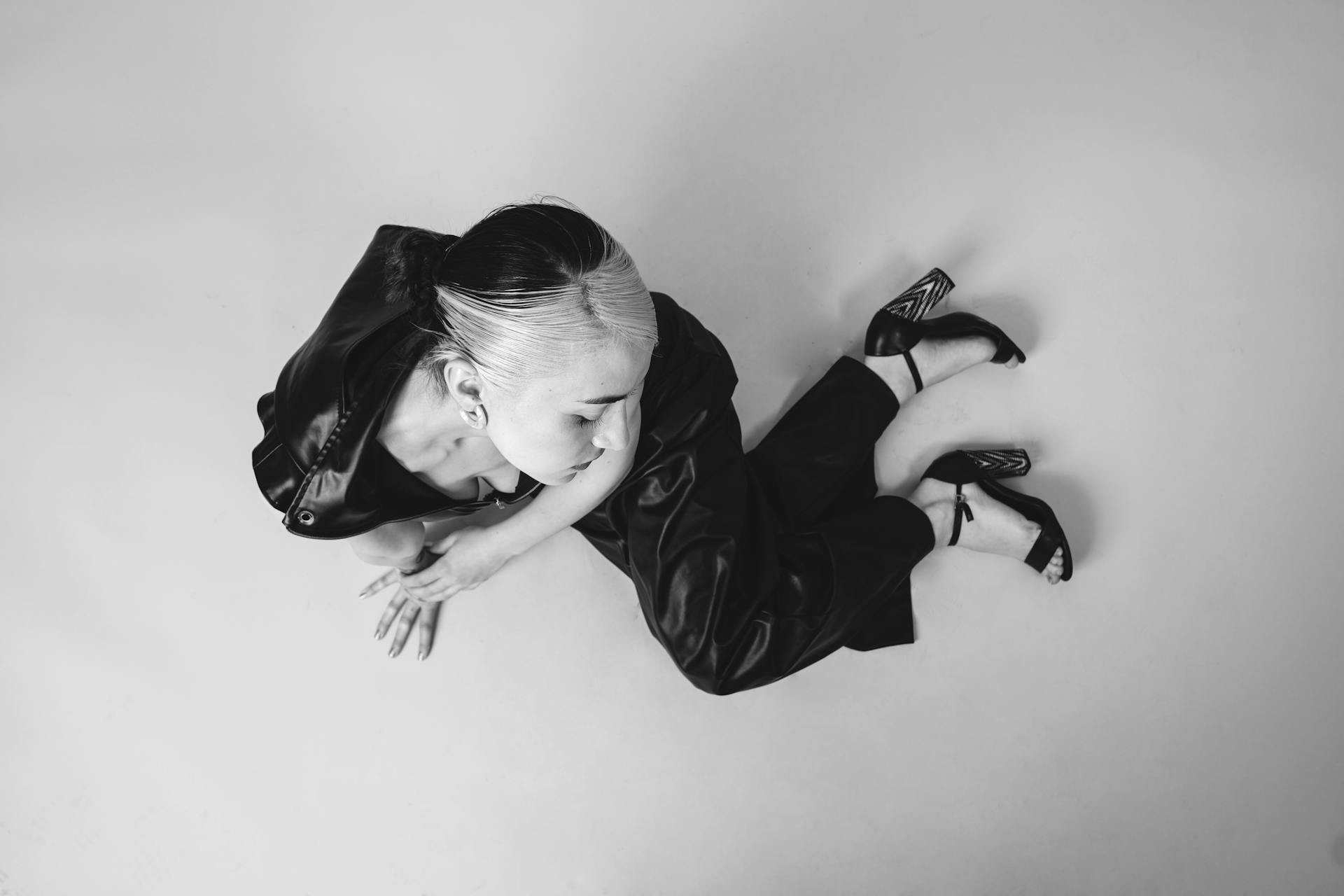 A model paused dynamically while seated on the floor