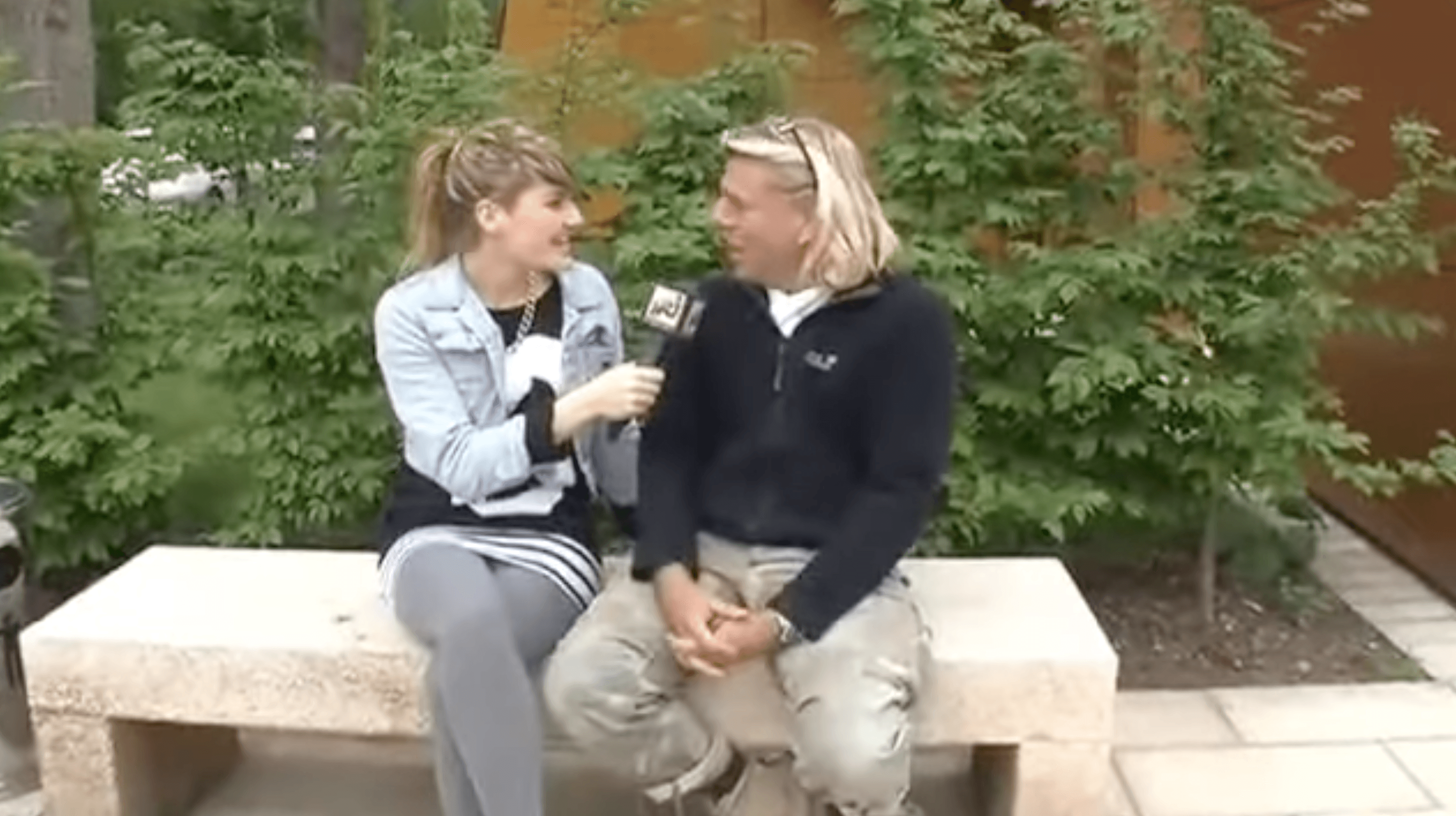 Foto: Marcel Combé im Interview mit NRJ