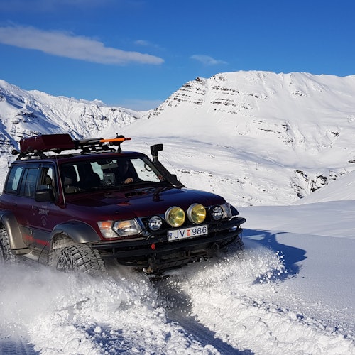 One of our Super Jeeps, "Sveskjan" Nissan Patrol 44" tires.