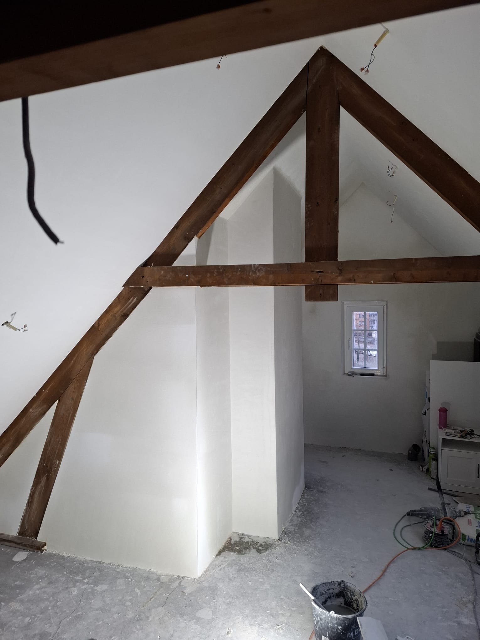 Gladde-muren-afgerond-project-zolder-stukadoor-dusa-klussenbedrijf