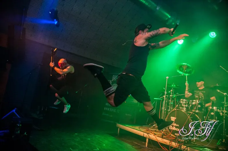BU-FU live performance