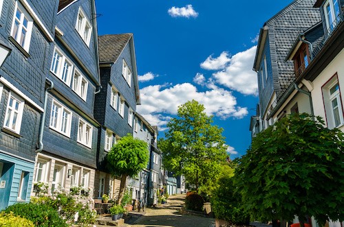 Alte Häuser an einer Gasse in der Siegener Oberstadt