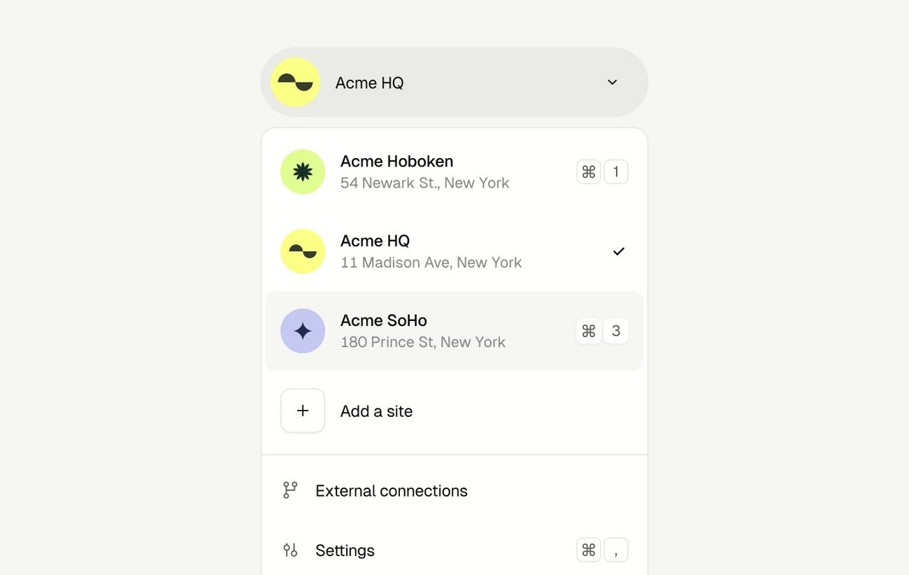 Card que lista 3 empresas. Cada empresa possui avatar, nome e endereço. Cores sendo utilizadas são verde claro, amarelo claro e lilás.