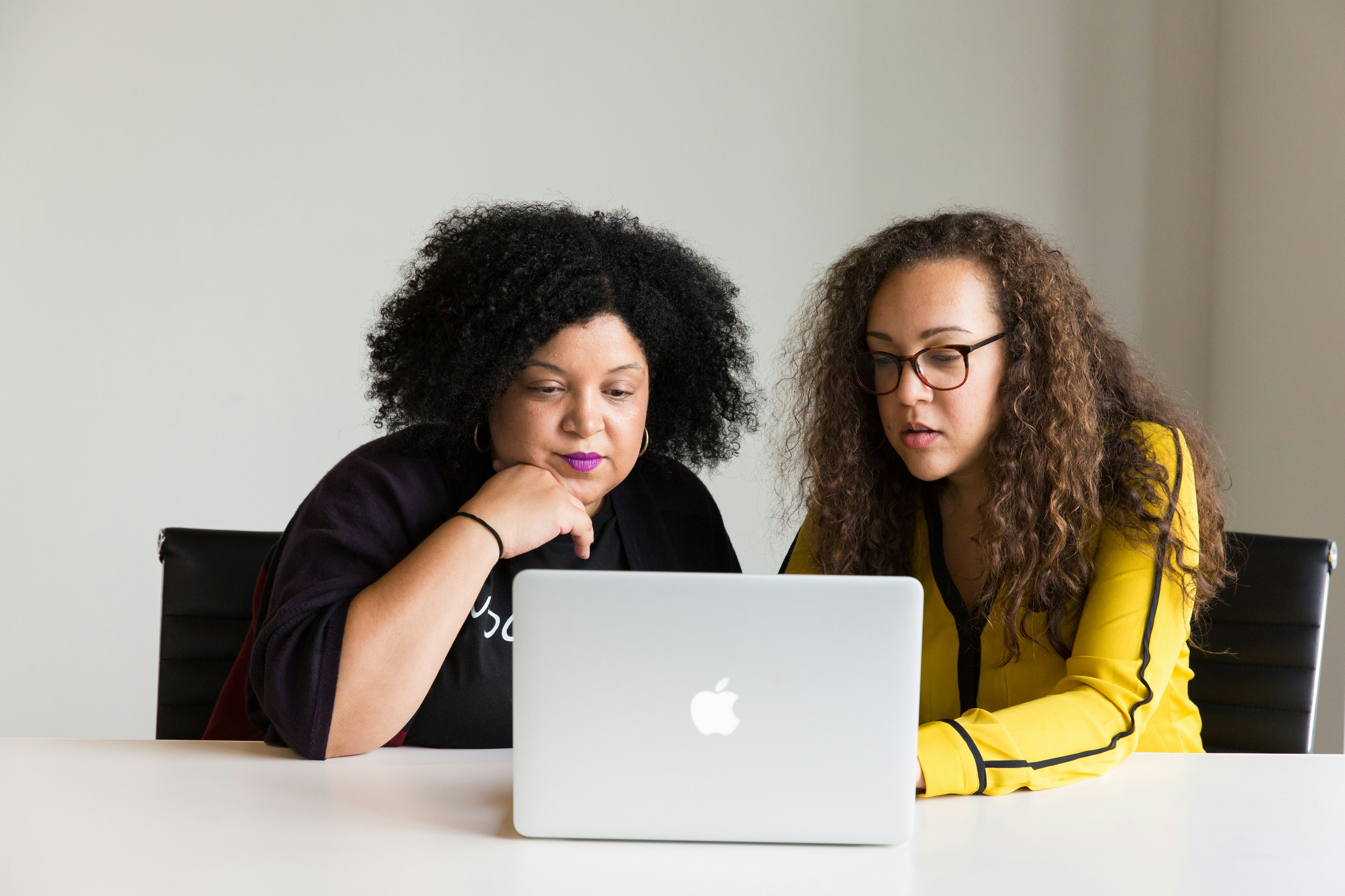 women learning about Sales Process