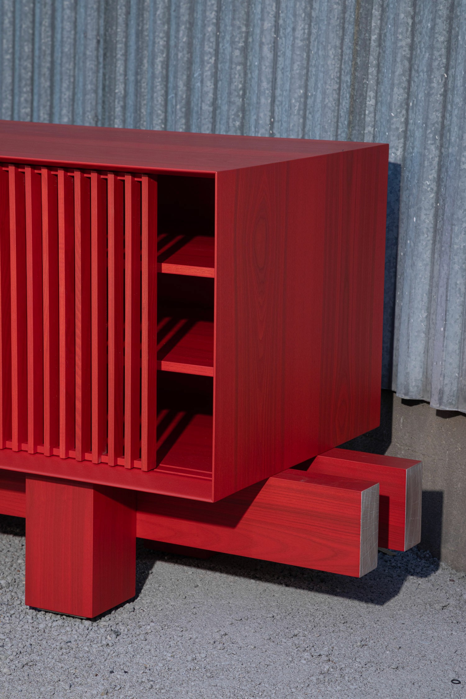 vinyl-cabinet-aluminium-steel-wood-balanced-design