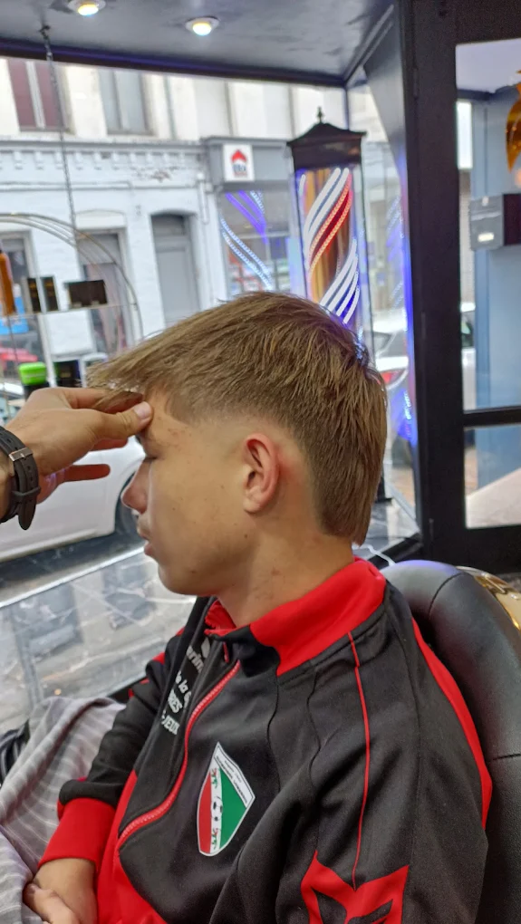 Coupe jeune homme — finition impeccable