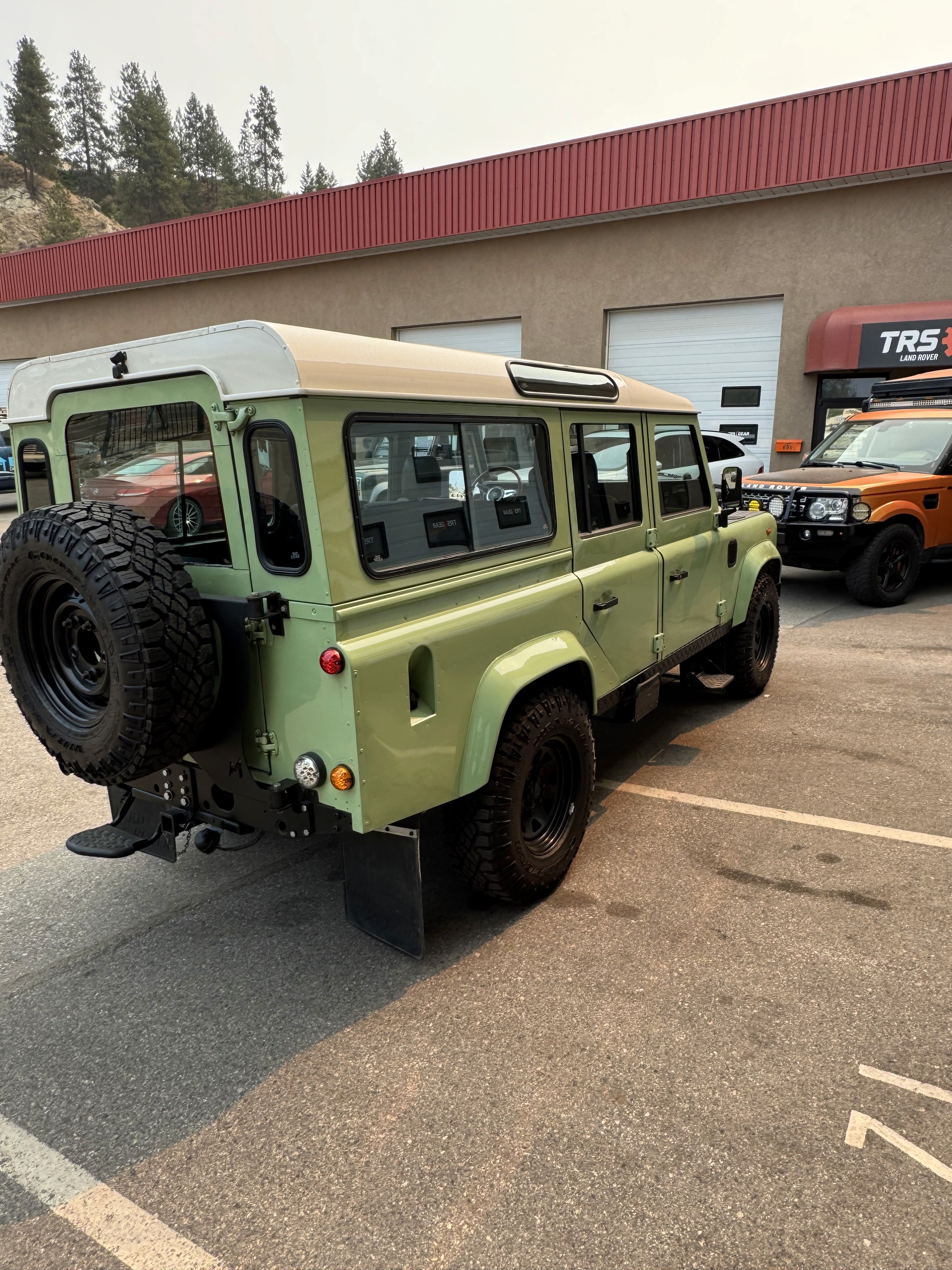 Land Rover Defender 110 2001 photo 4