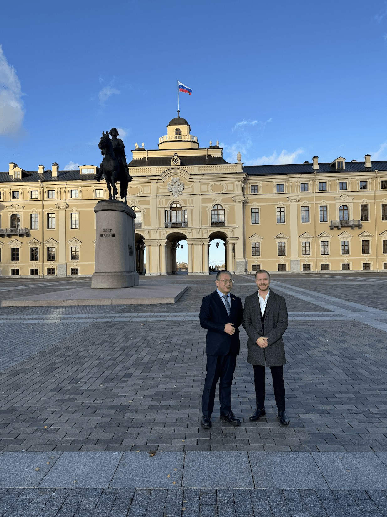 Ivan Loginov exhibition in the State Complex “Palace of Congresses”. with the Consul General of China