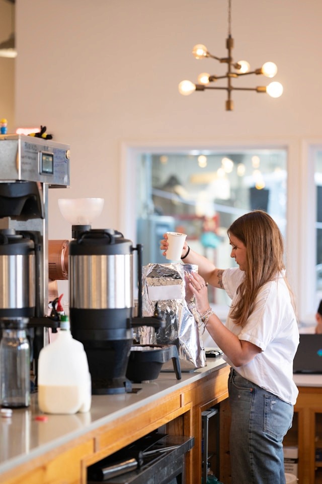 Showcasing a local shop's sales growth and maximized Instagram ads ROI, achieved with the Soku.ai platform.
