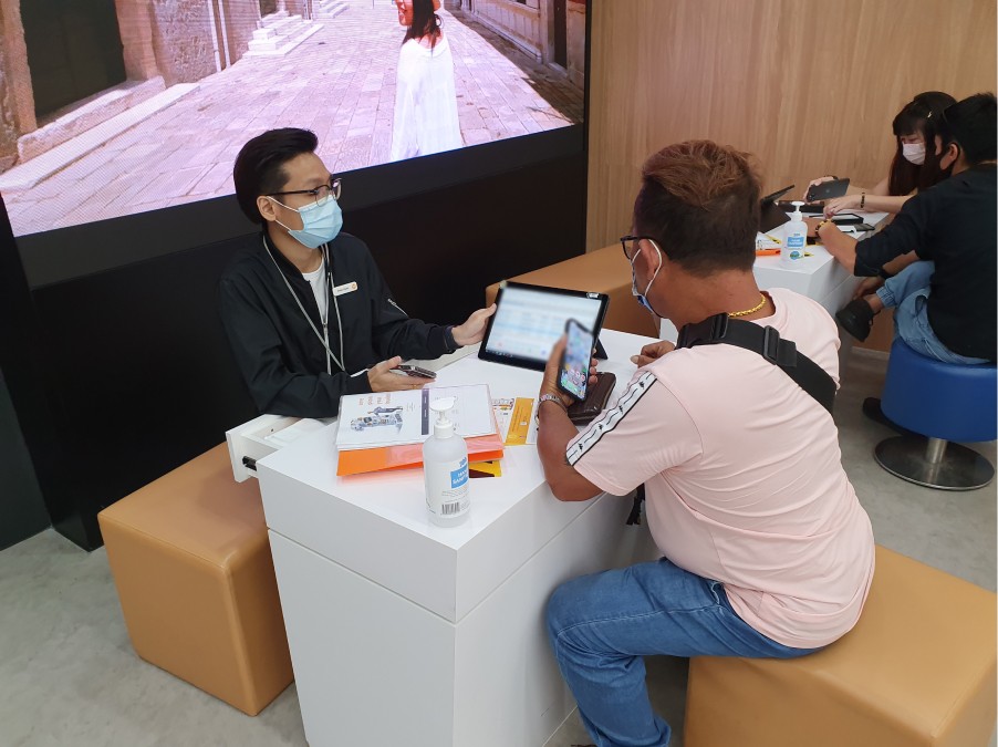 We observed how employees use the platform in normal interaction with customers