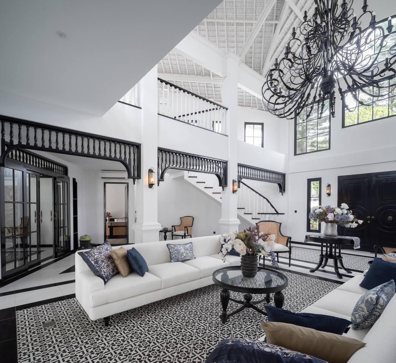 Luxurious 7-bedroom villa in central Umalas