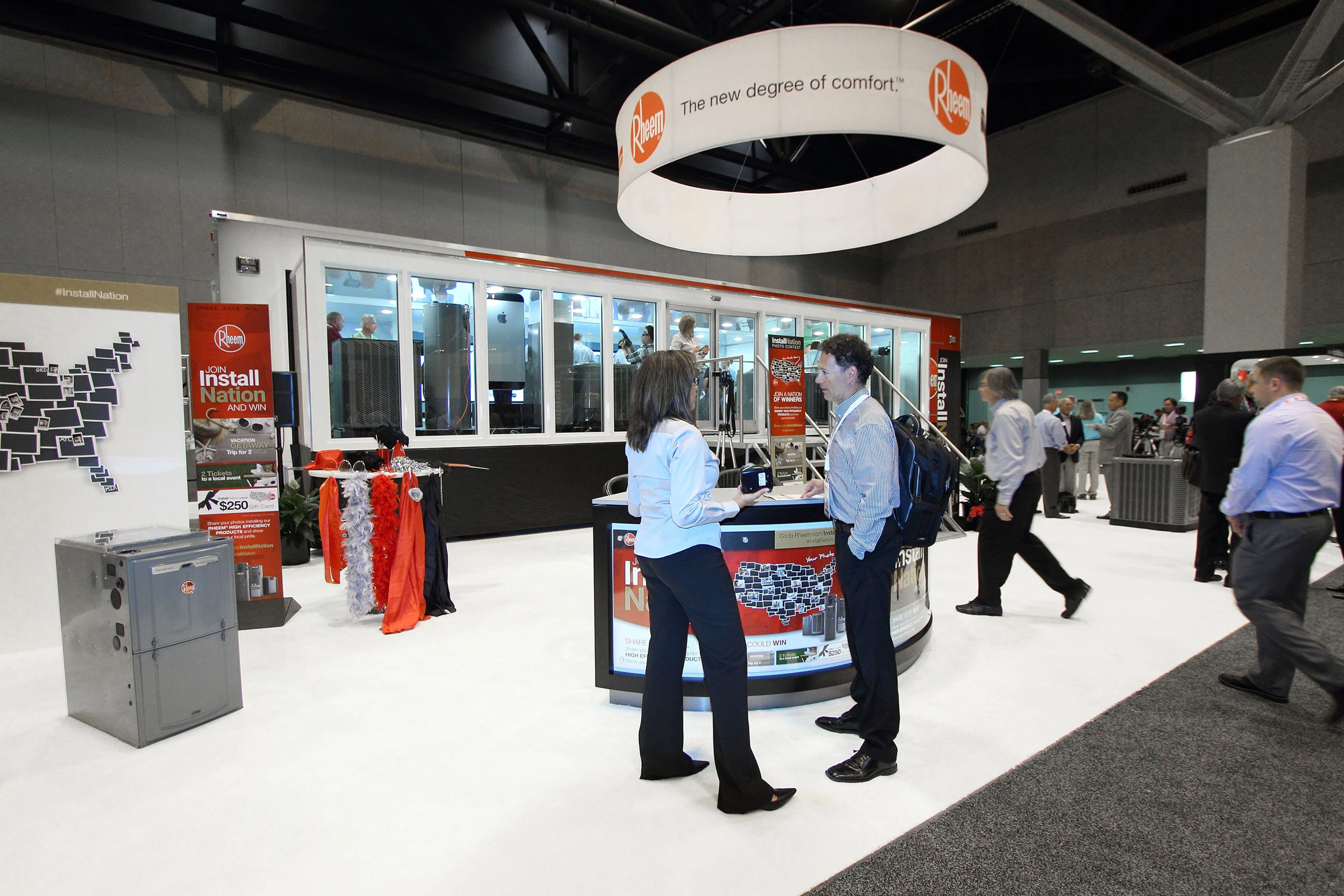 Deploying the modular activation footprint. The trailer expands into a fully functional trade show anchor, integrating physical product displays and reception zones to facilitate high-volume lead capture and technical engagement.