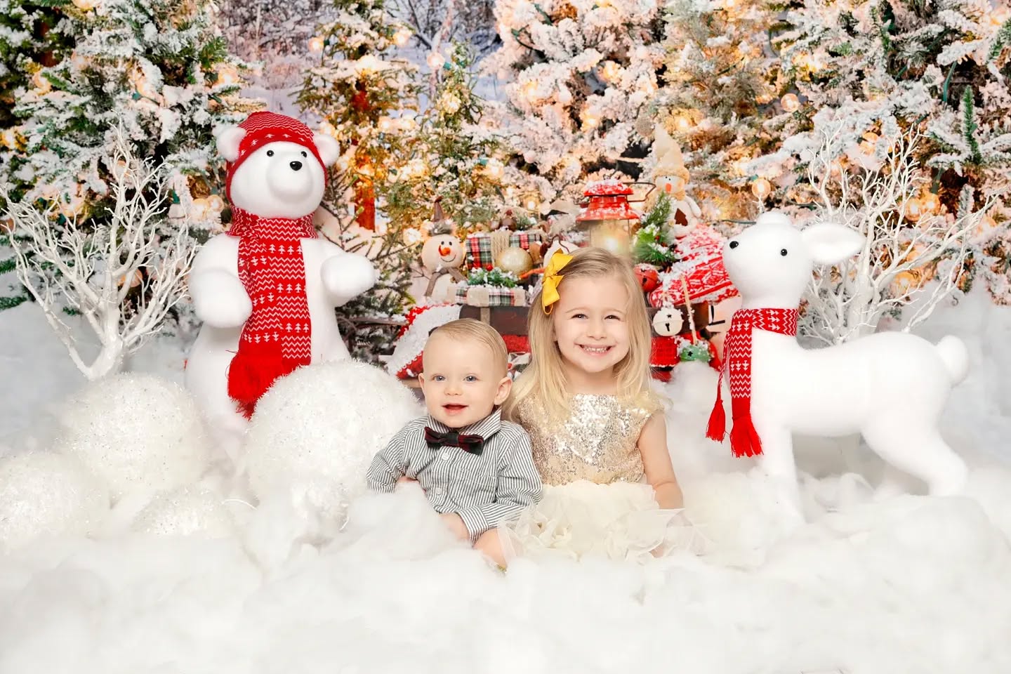 Mahvin Photography captures Christmas family photos in Dubai with two children, sharing joyful smiles and tender touches.
