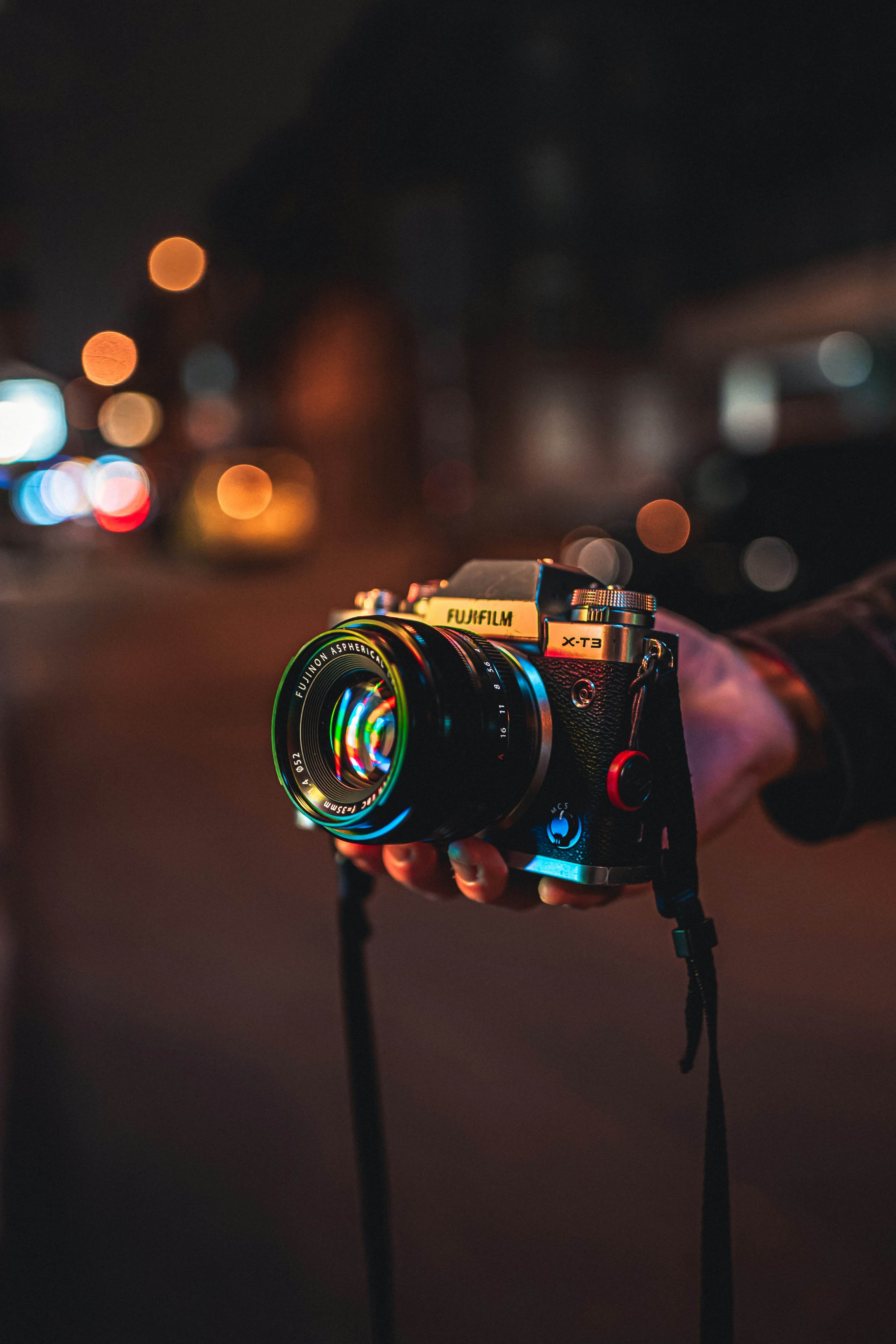 Image of a hand holding a camera