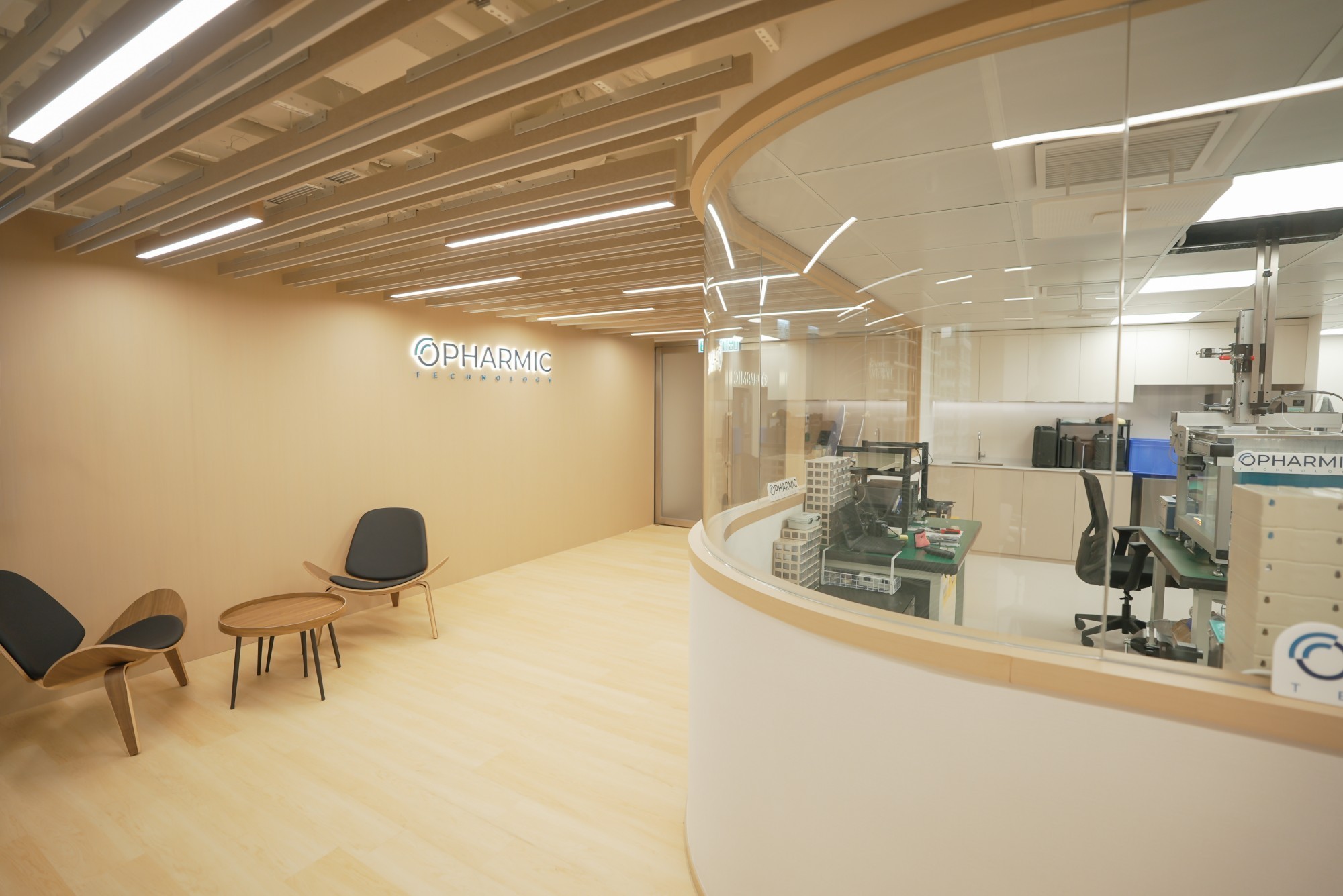 BW Office Design & Build 為將軍澳數據技術中心打造的靈活協作型辦公室裝修Flexible collaborative office fit-out for data technology center in Tseung Kwan O by BW Office Design & Build