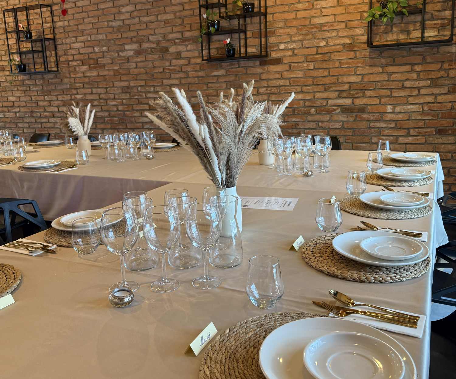 sala restauracyjna przygotowana na rocznicę ślubu pod Poznaniem