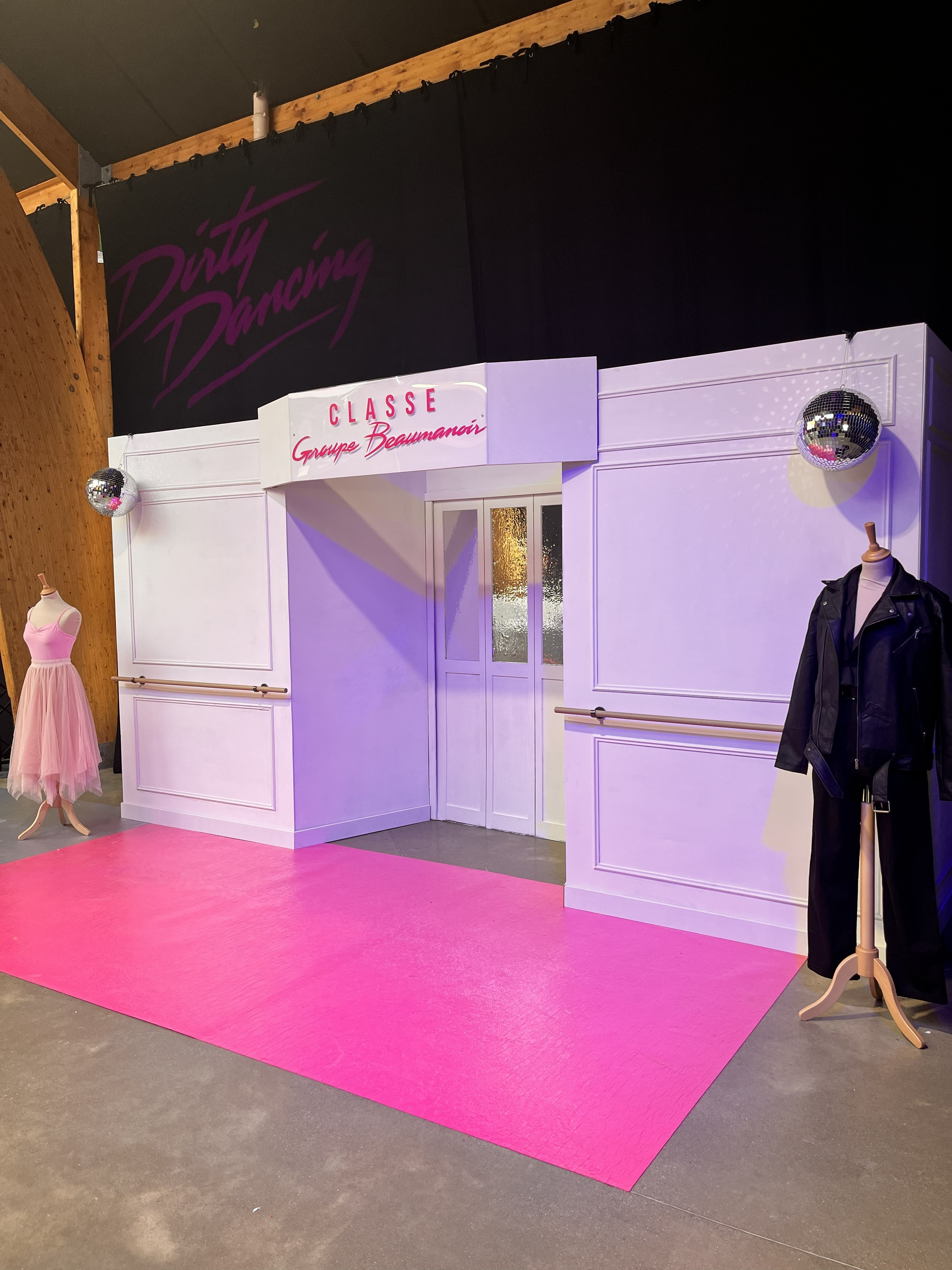 Décor animation et scénographie immersive thème dirty dancing pour soirée d’entreprise à Bordeaux