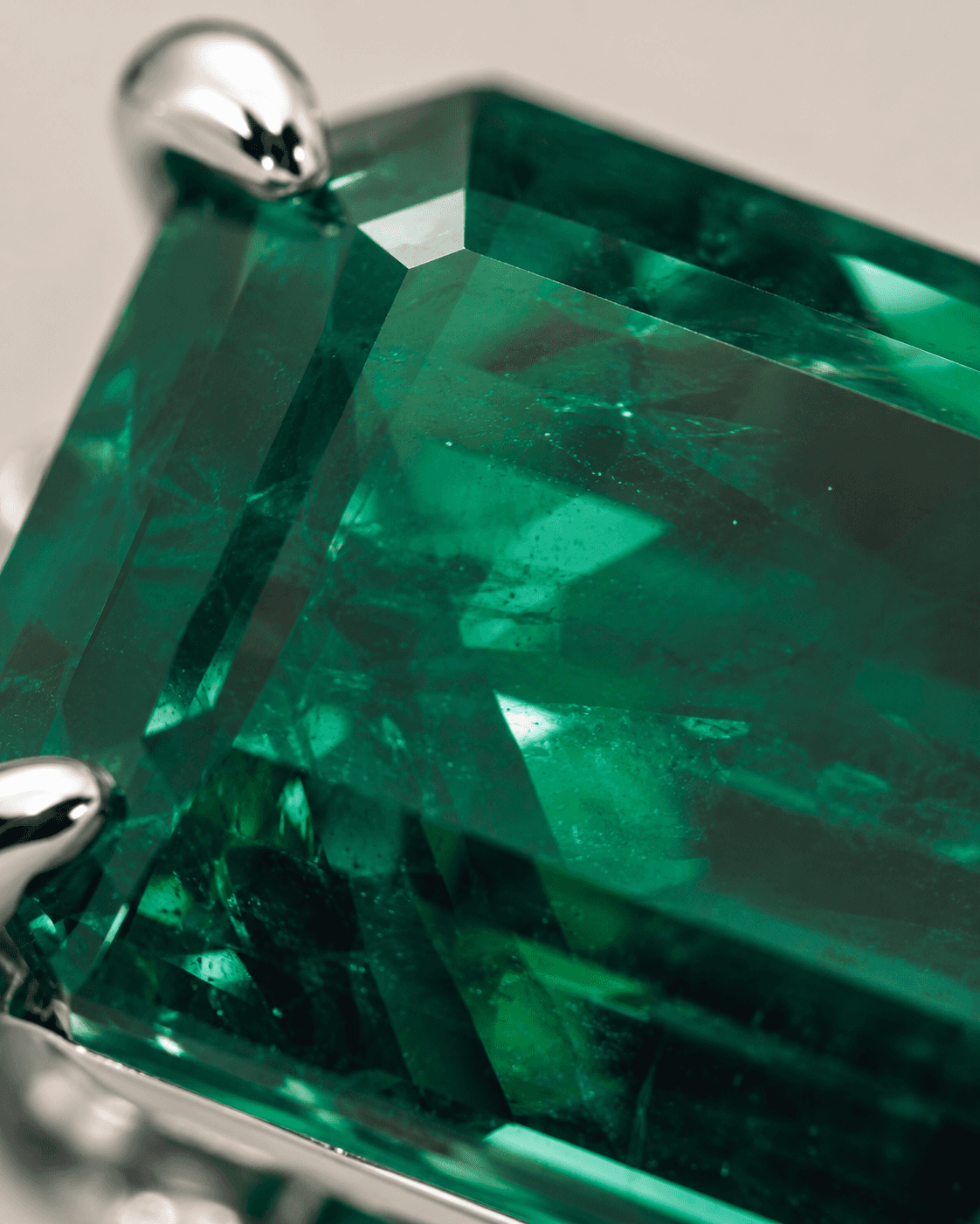 Esmebras — Macro de pedra verde