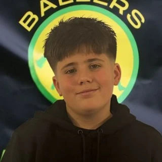 a man with a beard wearing a t - shirt that says mullehauss