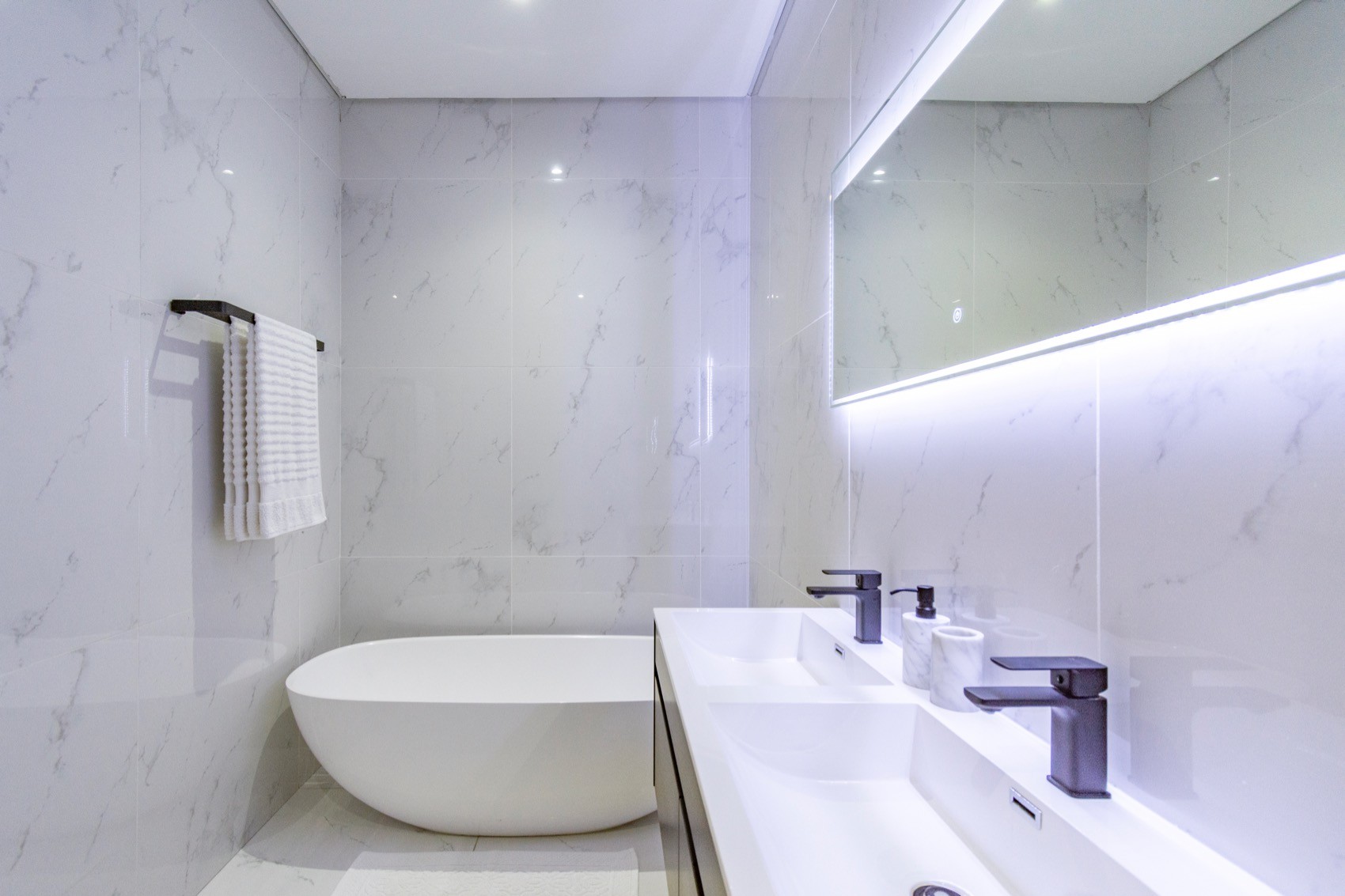Sunset Links Project interior photograph