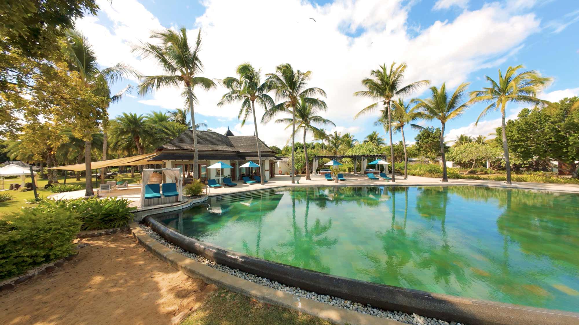 Tropical poolside setting ideal filmproduction for a high value hotel client