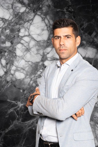 Concetrated triathlete grayscale