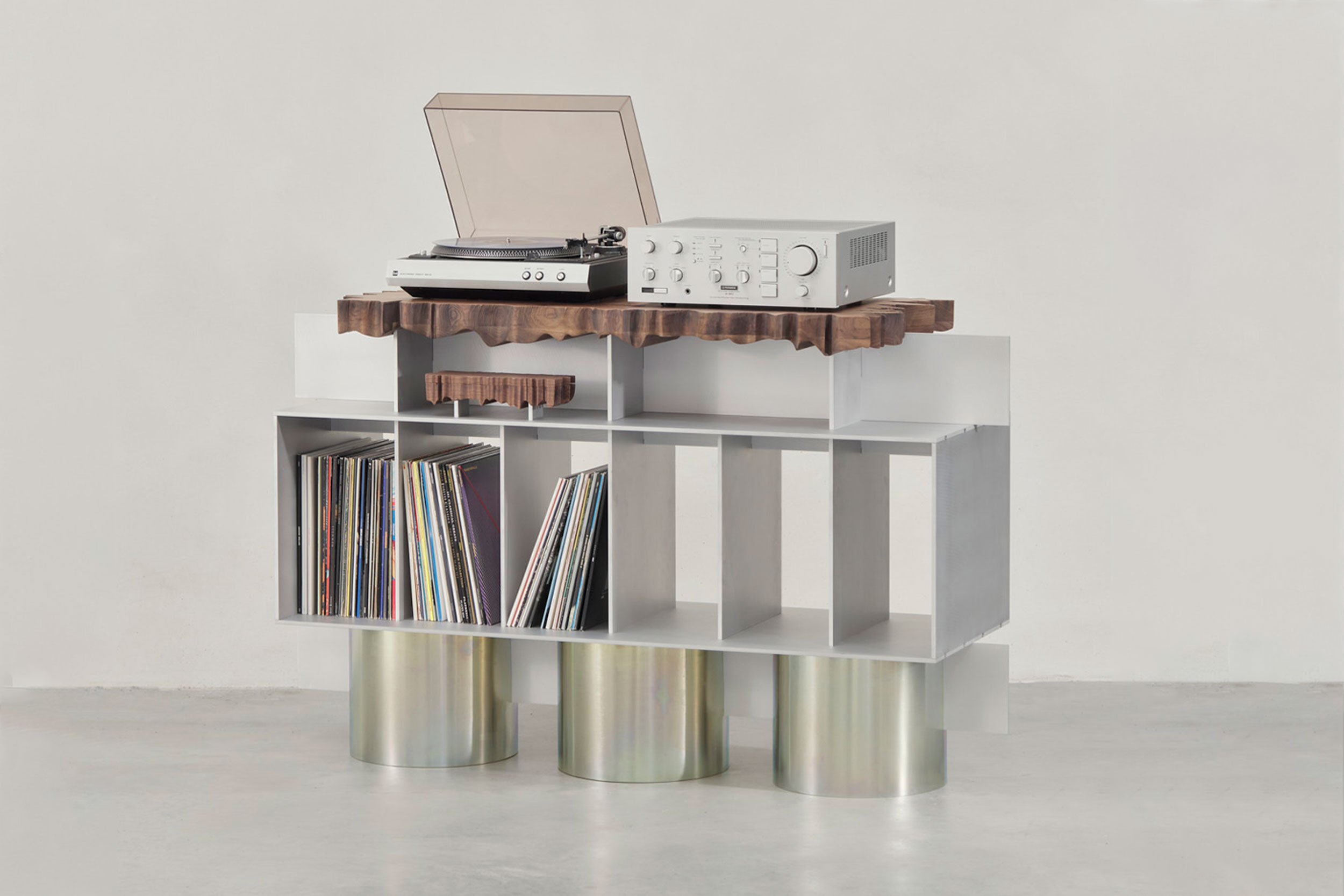 audio-altar-cabinet-solid-wood-top-detail-organic-shape-design-jiri-krejcirik