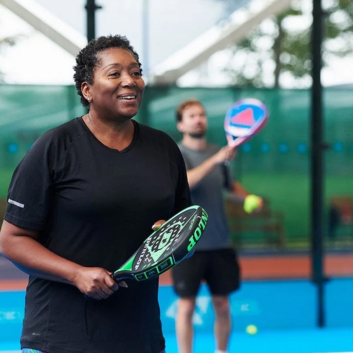 woman playing tennis