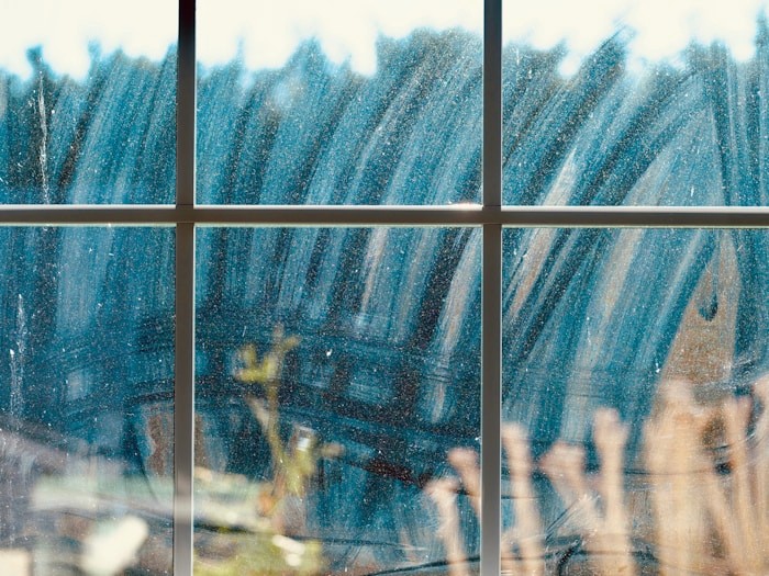 Clean glass streak detail