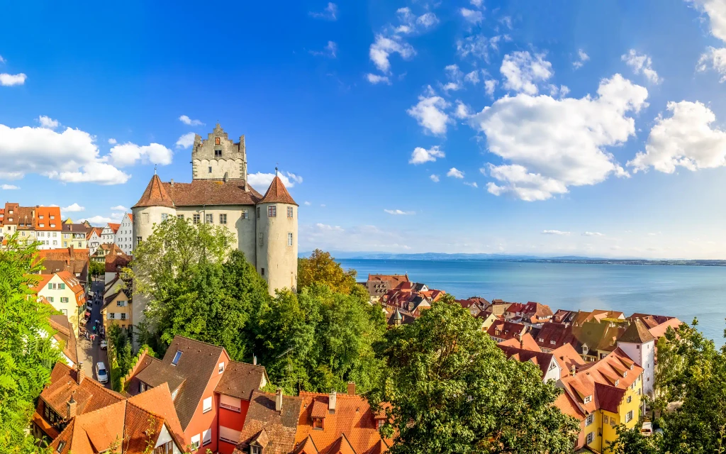Meersburg er en av byene du sykler innom | Expa Travel
