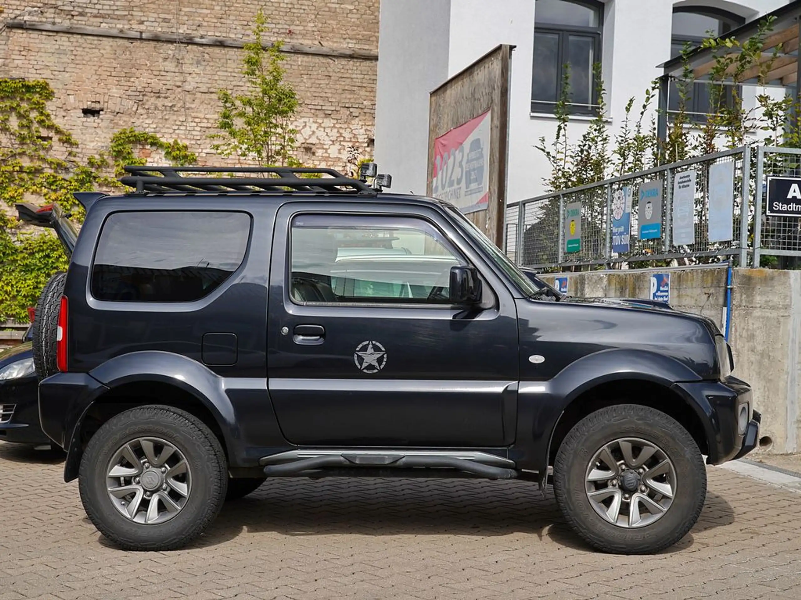 Suzuki Jimny 1.3 Ranger Style 4x4 | Höherlegung m. ABE | US Army Erstbesitz | AHK | Klima | Sitzhzg.