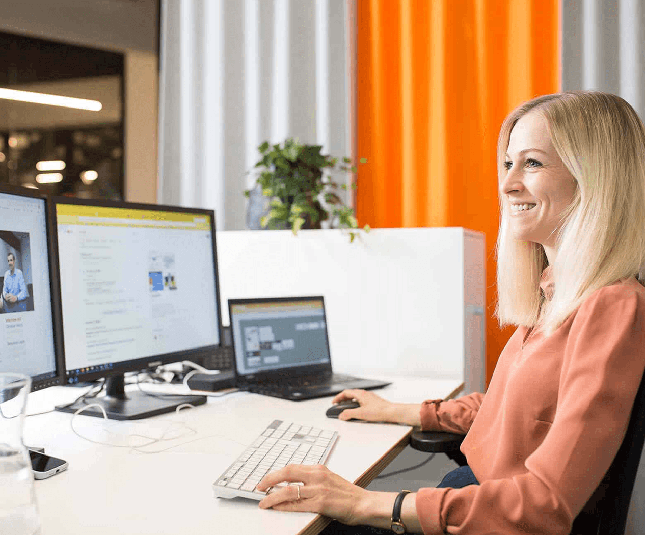 Woman working at her computer in the modern Sovendus office