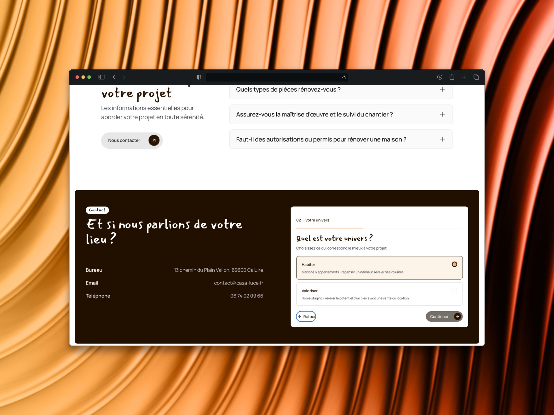 Bas de page du site Casa Luce avec la FAQ, les coordonnées du studio et le formulaire de contact guidé à l'étape du choix de l'univers.