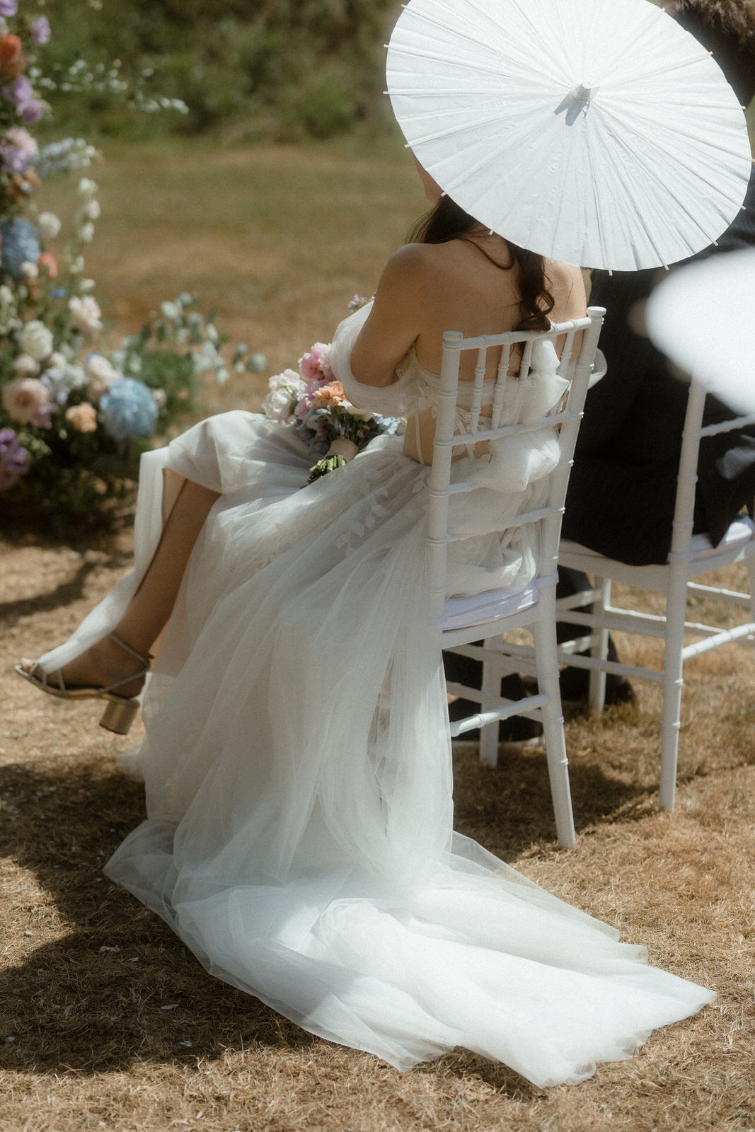 Braut vor Altar auf Gut Kragenhof