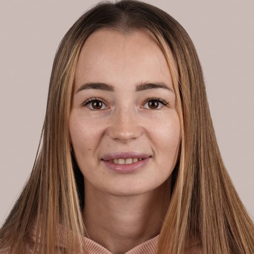 Vorher-nachher Ergebnis eines Smile-Designs mit Veneers in der Türkei