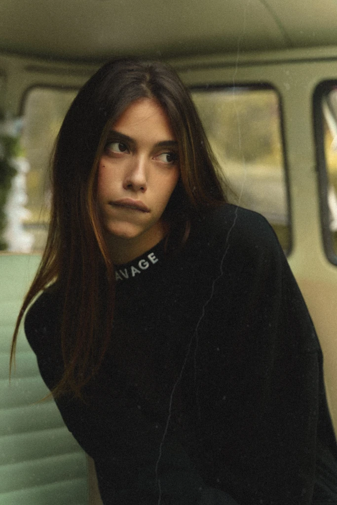 Fotografia fashion editoriale modella in studio per campagna pubblicitaria brand lusso – Roma