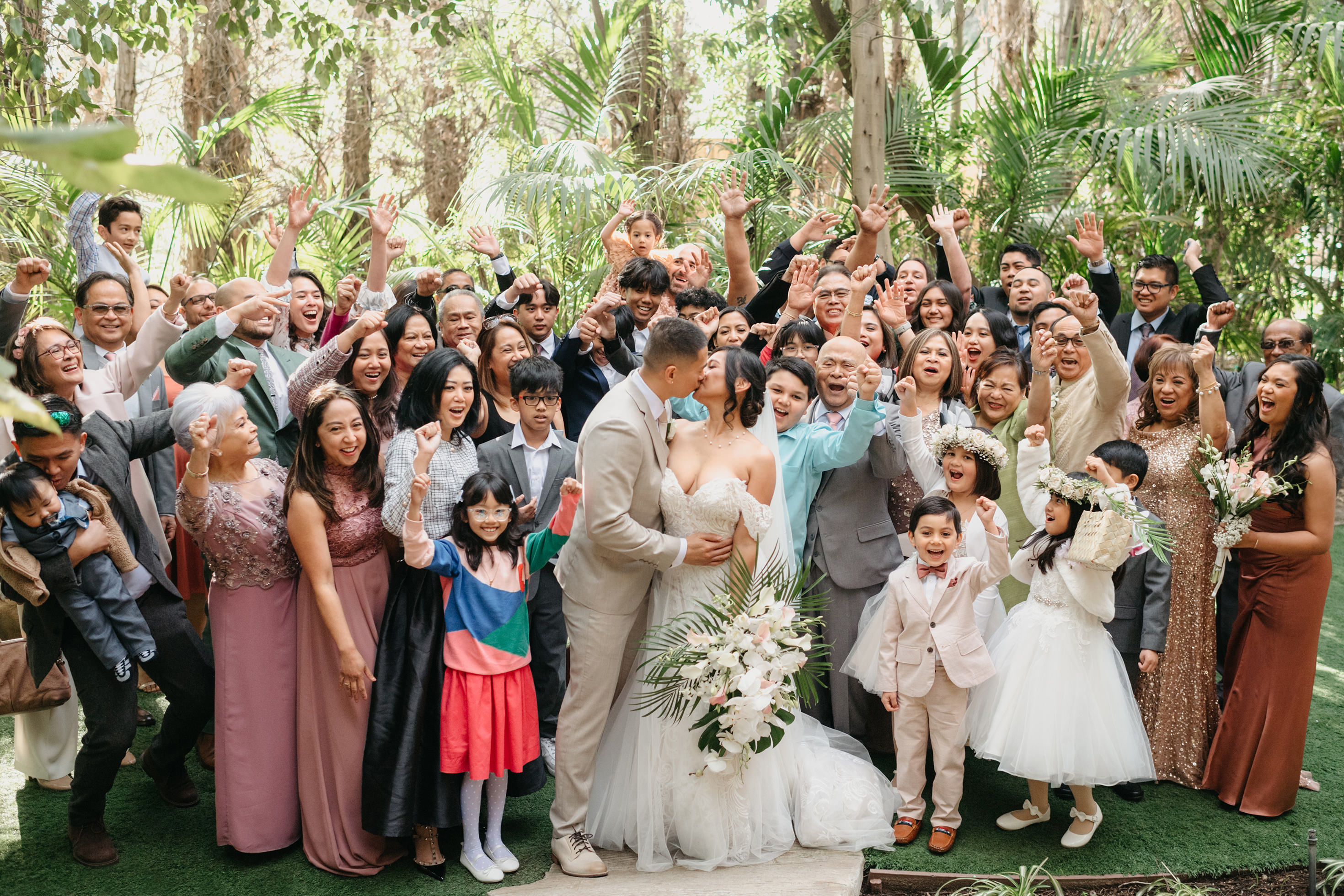 Large family photo at Hartley Botanica after the ceremony