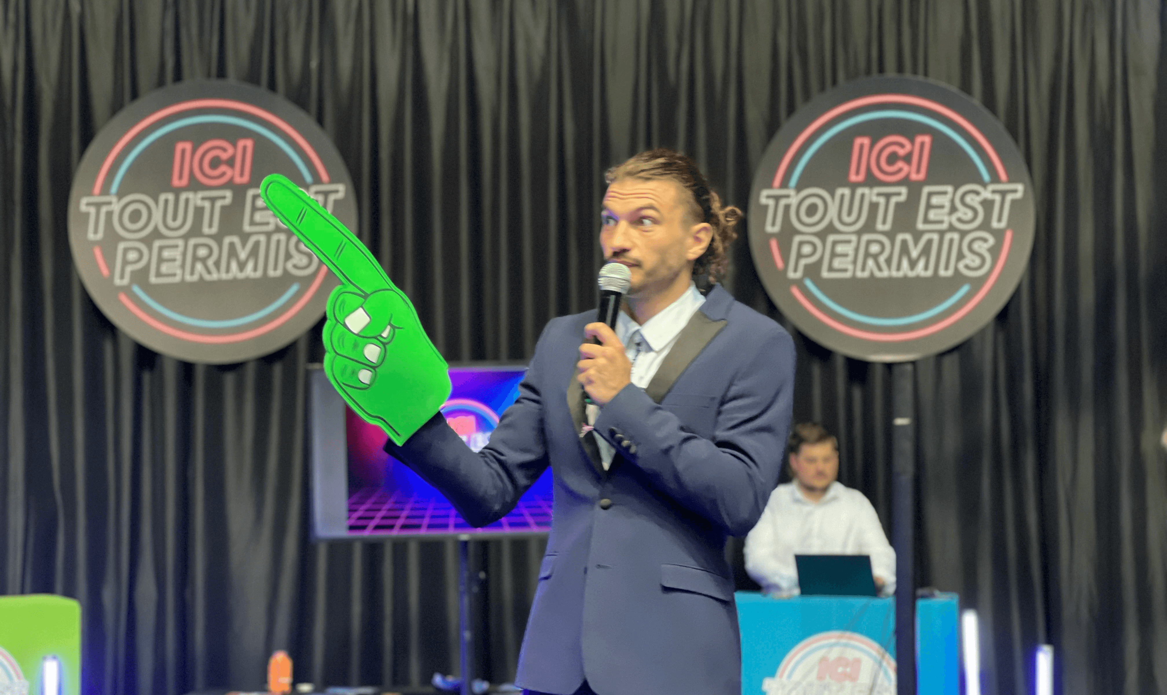 ici tout est permis the place to bee