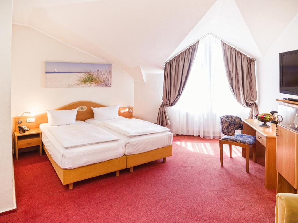 white bed linen with throw pillows