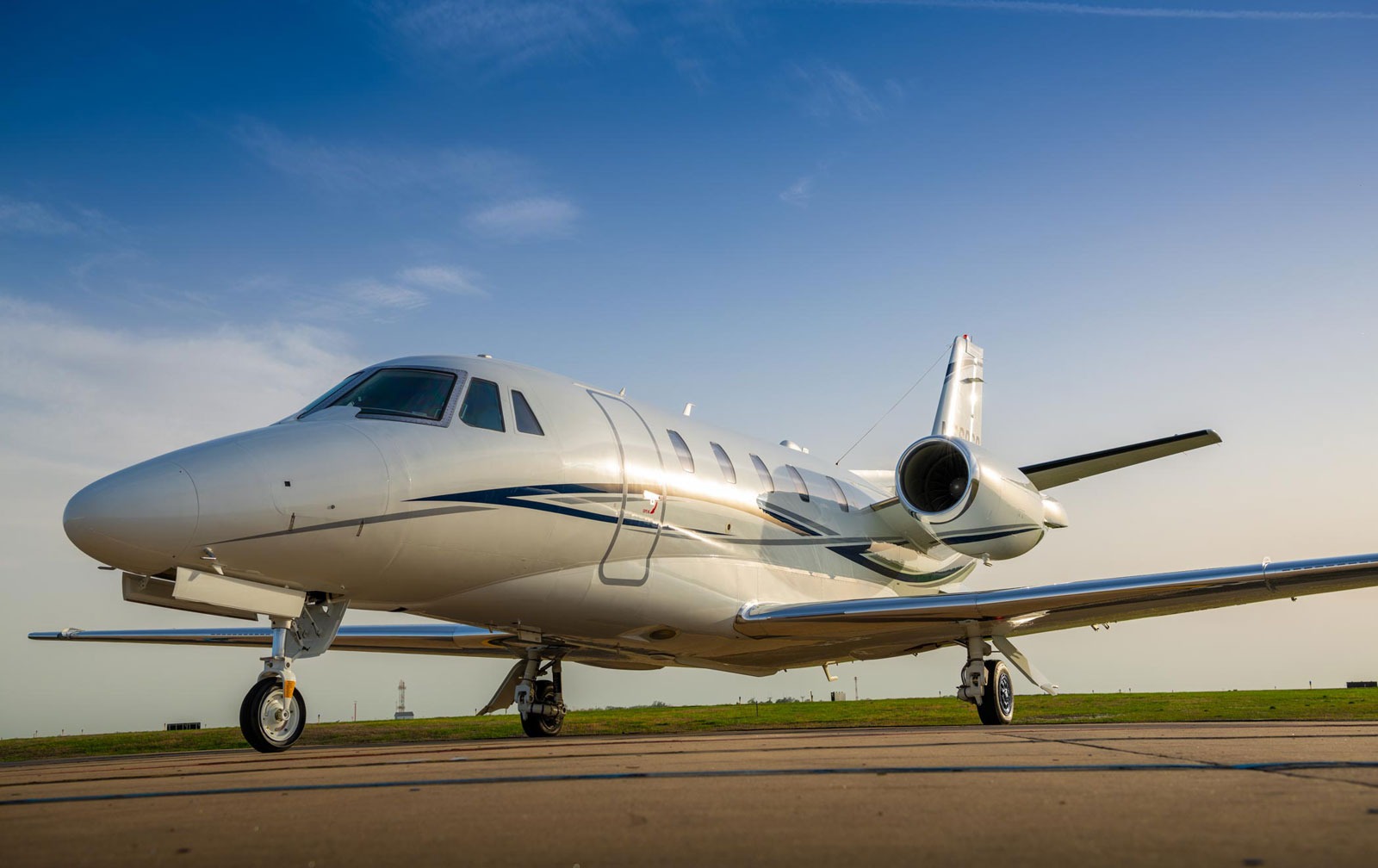 The Citation XLS is a popular midsize business jet designed and manufactured by Cessna, a subsidiary of Textron Aviation. It is a successor to the Citation Excel, featuring a number of enhancements that make it a more capable and efficient aircraft.