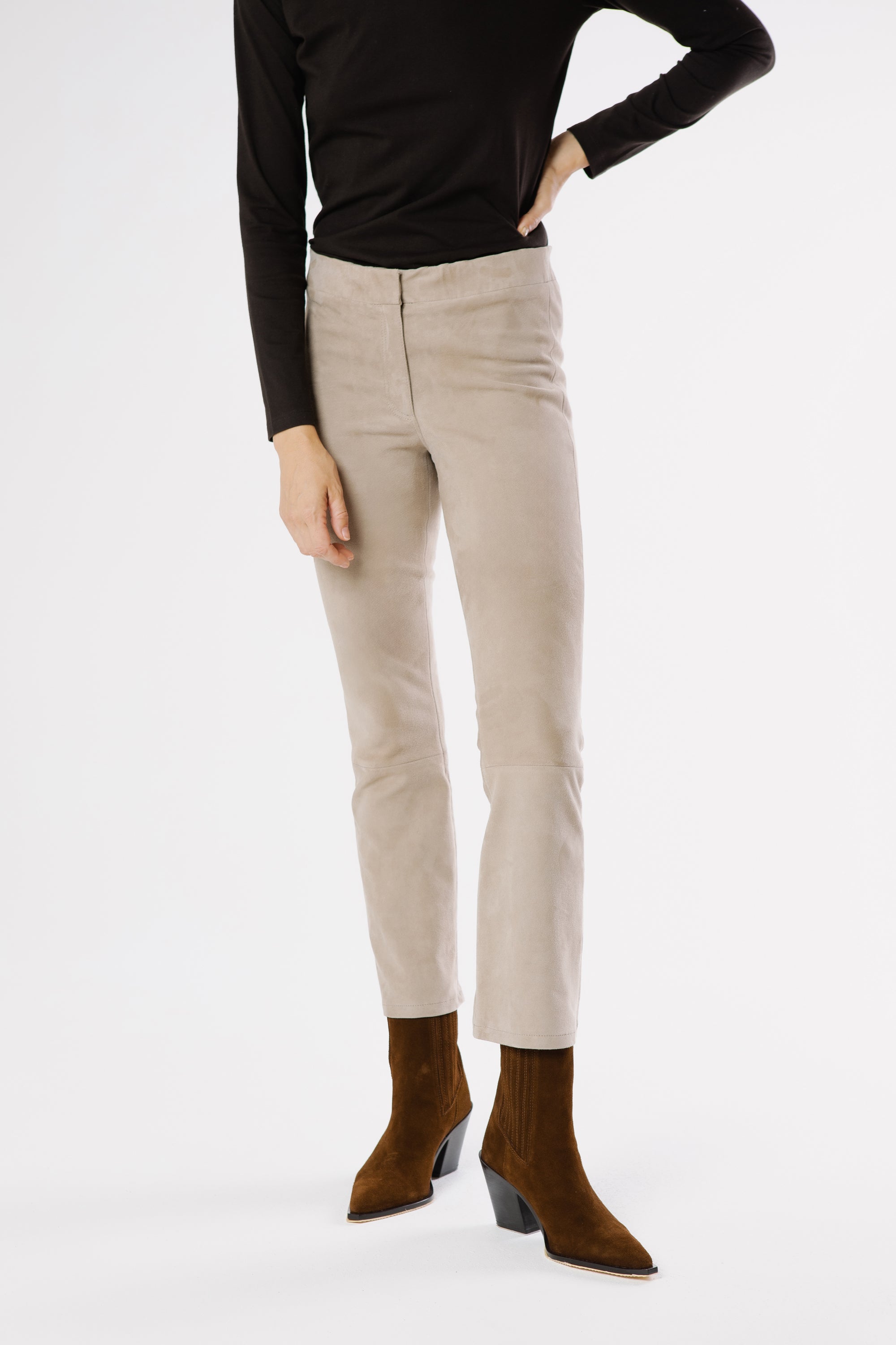 Close-up detail of the Napoli VE Suede Trousers Grey Taupe highlighting the luxurious suede surface and precise tailoring.
