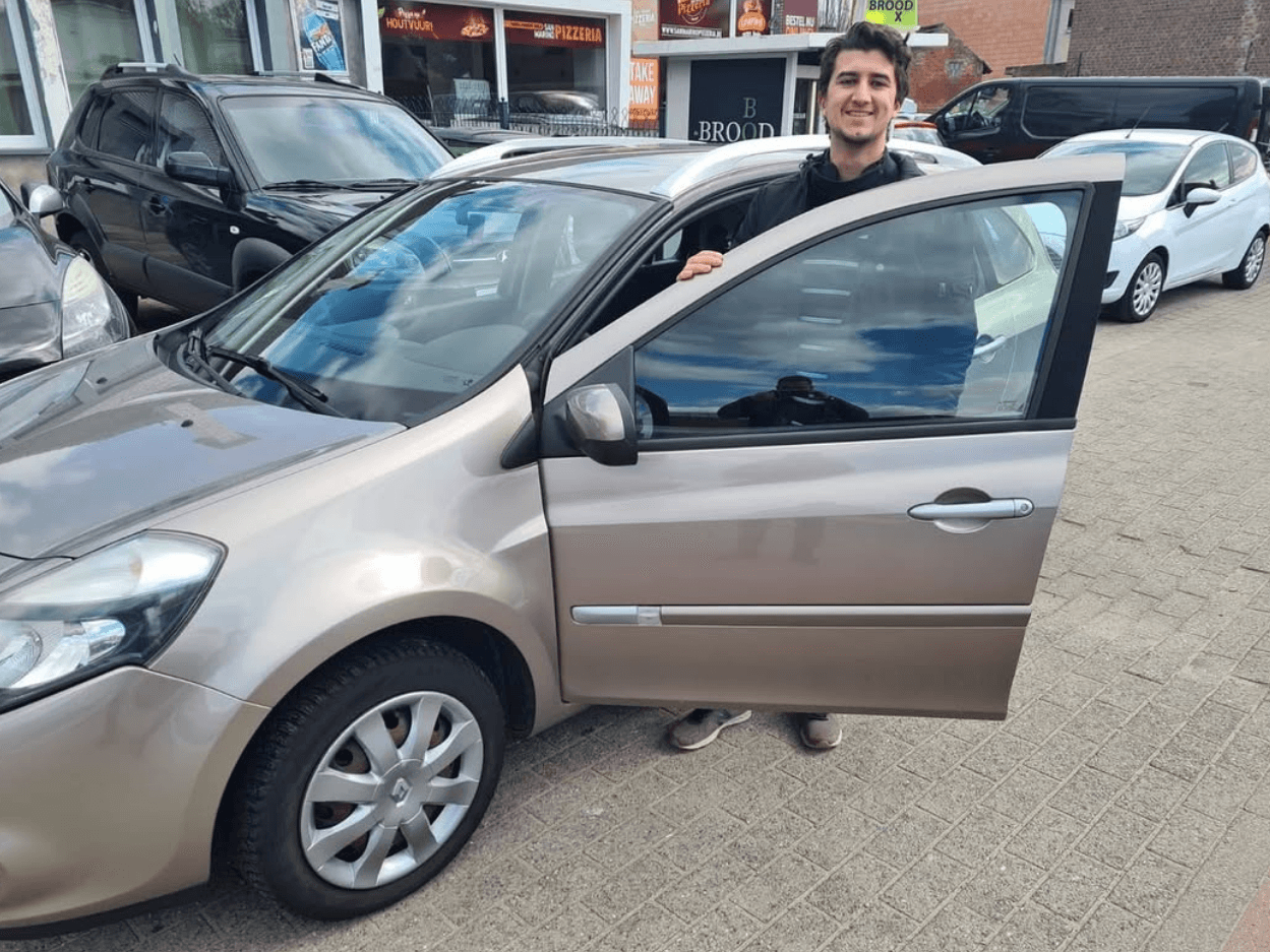 Tevreden klant met auto